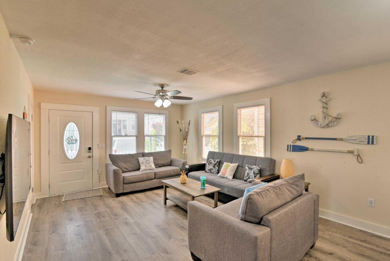Bright Galveston Bungalow Half Mi To Pleasure Pier ภายนอก รูปภาพ