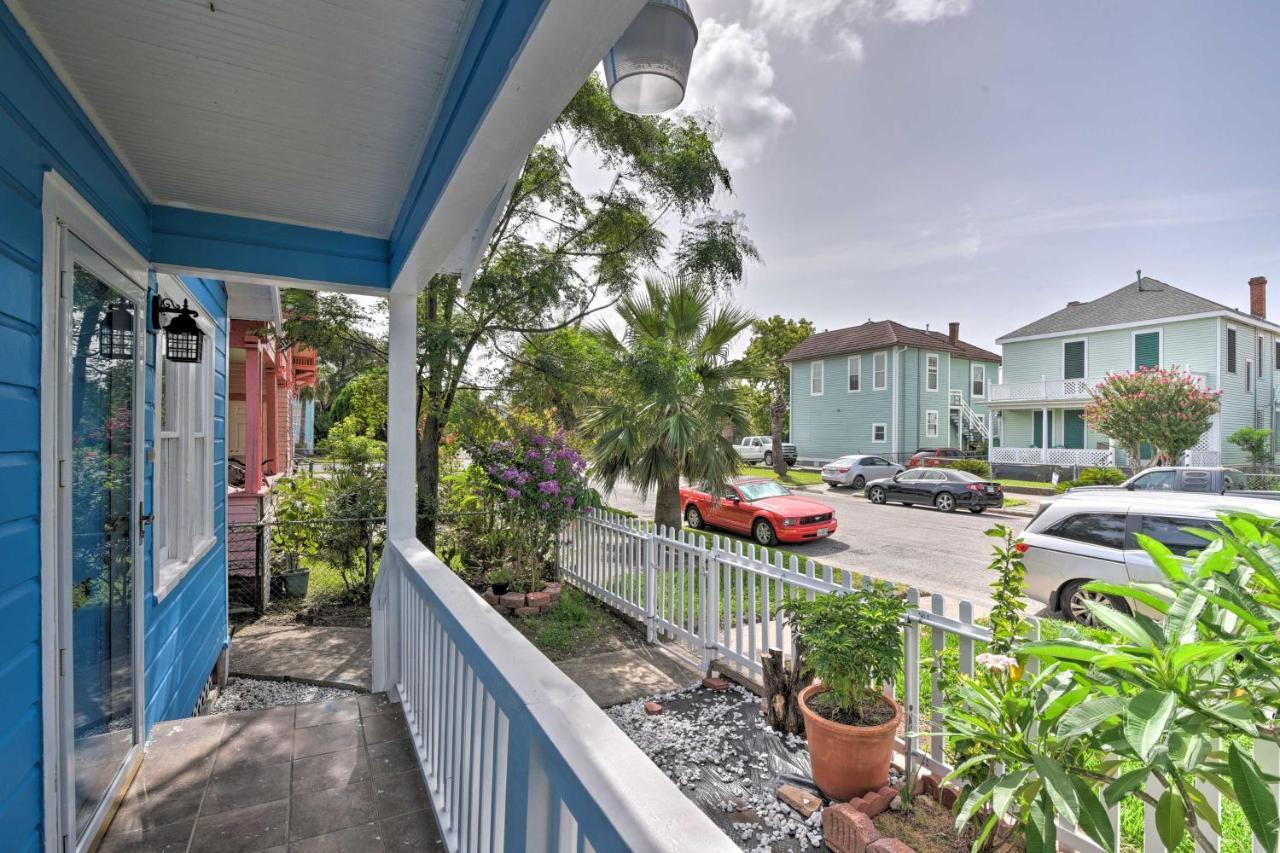 Bright Galveston Bungalow Half Mi To Pleasure Pier ภายนอก รูปภาพ