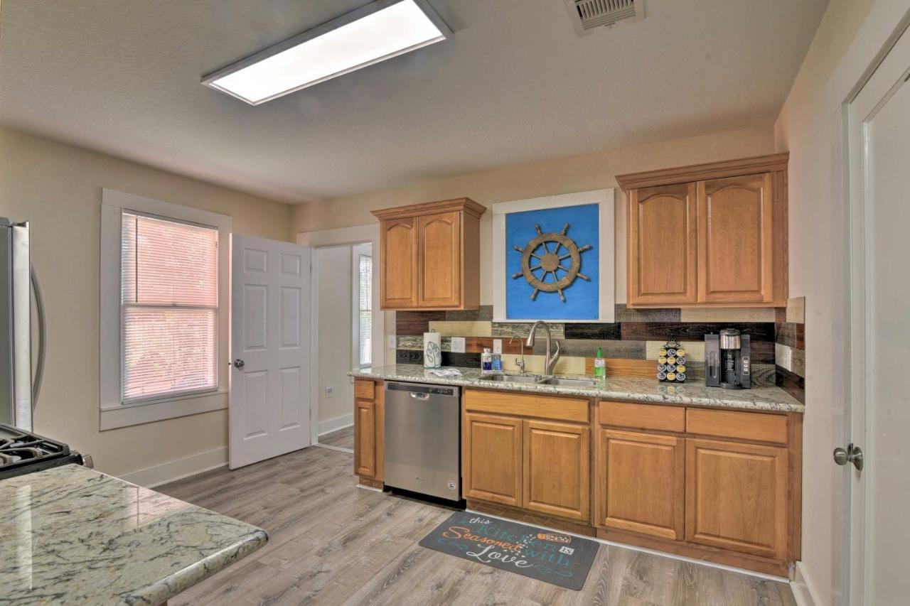 Bright Galveston Bungalow Half Mi To Pleasure Pier ภายนอก รูปภาพ