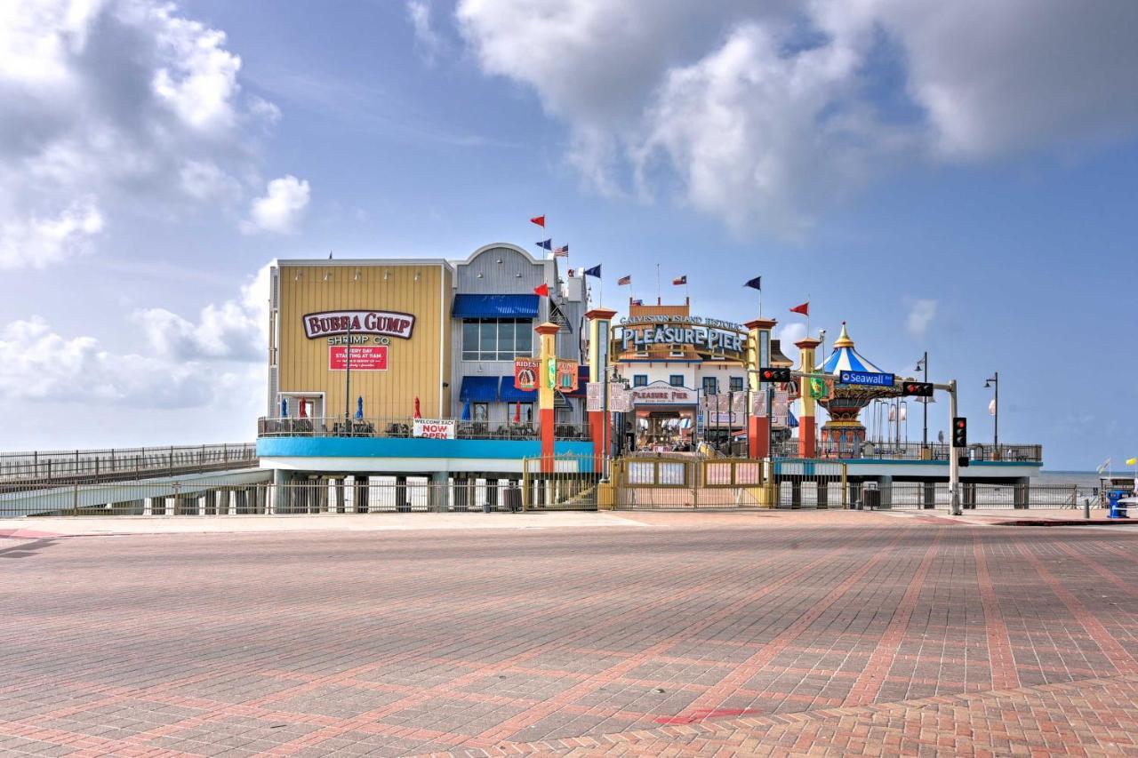 Bright Galveston Bungalow Half Mi To Pleasure Pier ภายนอก รูปภาพ