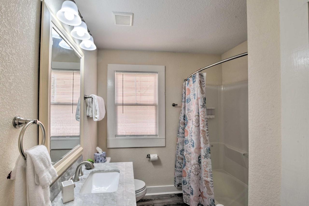 Bright Galveston Bungalow Half Mi To Pleasure Pier ภายนอก รูปภาพ