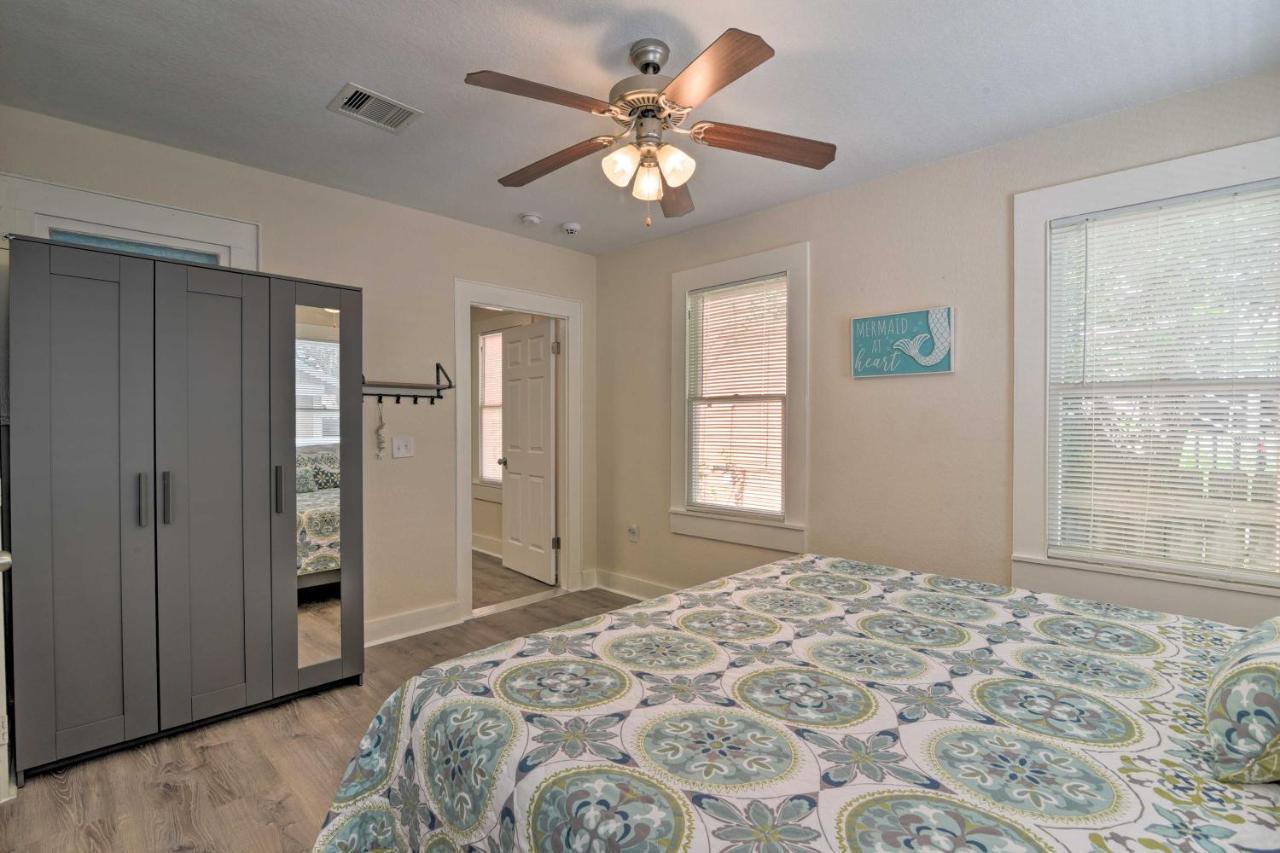 Bright Galveston Bungalow Half Mi To Pleasure Pier ภายนอก รูปภาพ