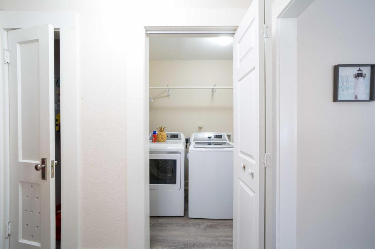 Bright Galveston Bungalow Half Mi To Pleasure Pier ภายนอก รูปภาพ